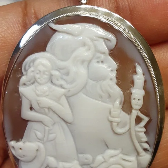 925, Made in Italy, Hand Carved Cameo, Beauty & The Beast. Pendant & Brooch. - Picture 7 of 17